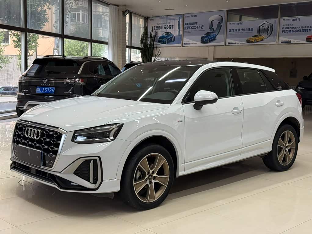 Audi Q2L, 2023 г., белый, 40 000 км Audi 奥迪Q2L, 2023 г., белый, 40 000 км