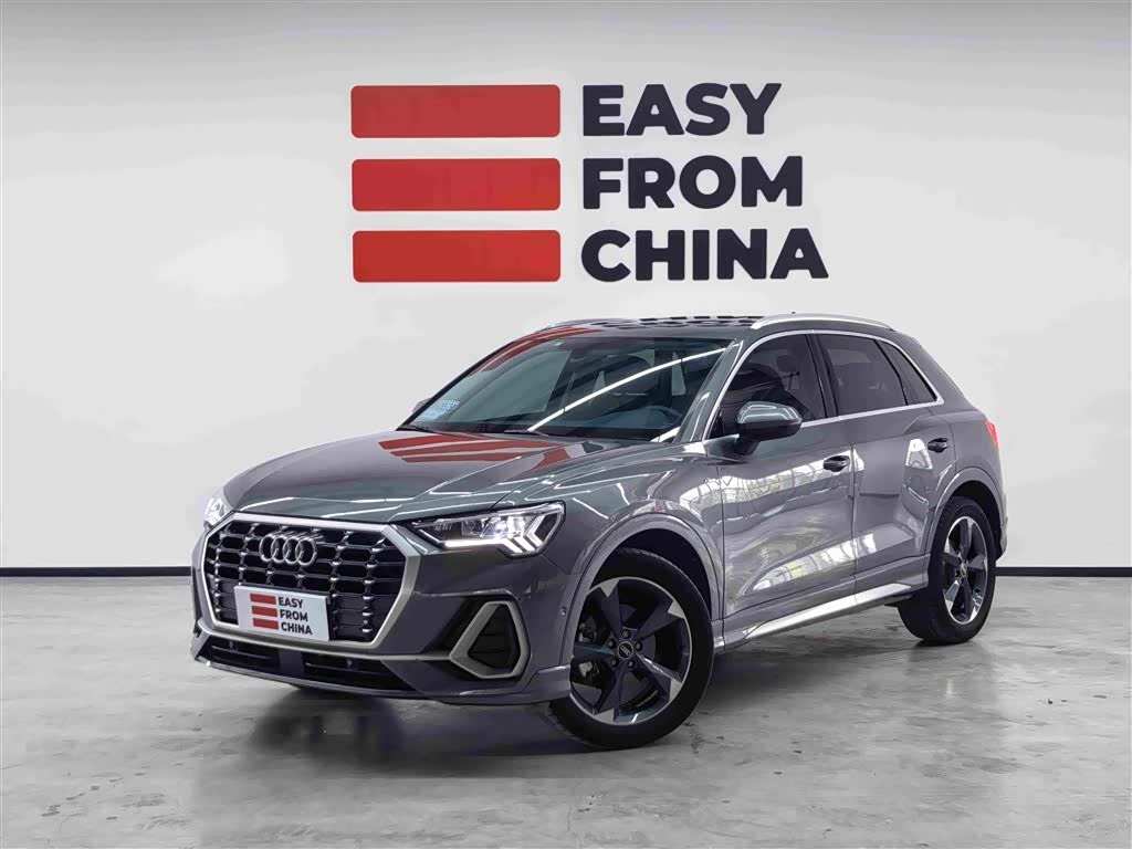 Audi Q3, 2023 г., серебристый / серый, 33 900 км Audi 奥迪Q3, 2023 г., серебристый / серый, 33 900 км