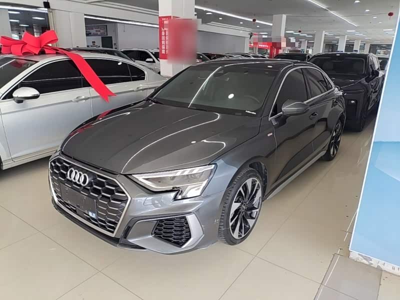 Audi A3, 2024 г., серебристый / серый, 20 200 км Audi A3, 2024 г., серебристый / серый, 20 200 км