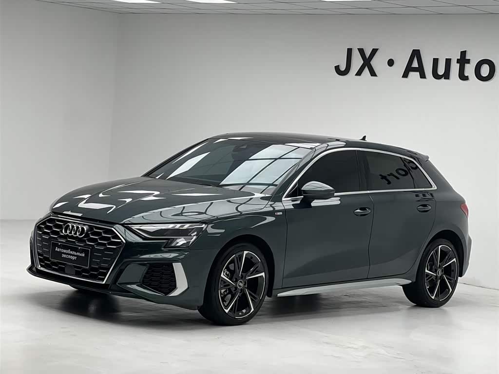 Audi A3, 2022 г., зелёный, 40 000 км Audi A3, 2022 г., зелёный, 40 000 км