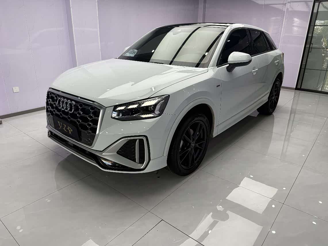 Audi Q2L, 2023 г., белый, 23 000 км Audi 奥迪Q2L, 2023 г., белый, 23 000 км