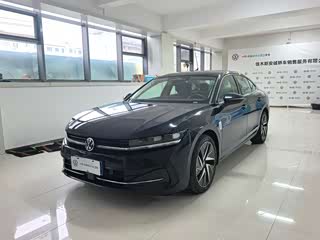 Volkswagen Magotan, 2024 г., синий, 9 500 км Volkswagen Magotan 2024 380TSI DSG комплектация «Суприм»