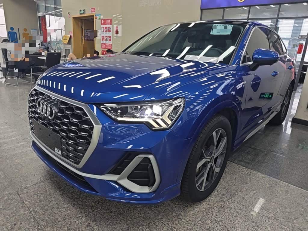 Audi Q3 Sportback, 2021 г., синий, 40 300 км Audi 奥迪Q3 Sportback, 2021 г., синий, 40 300 км
