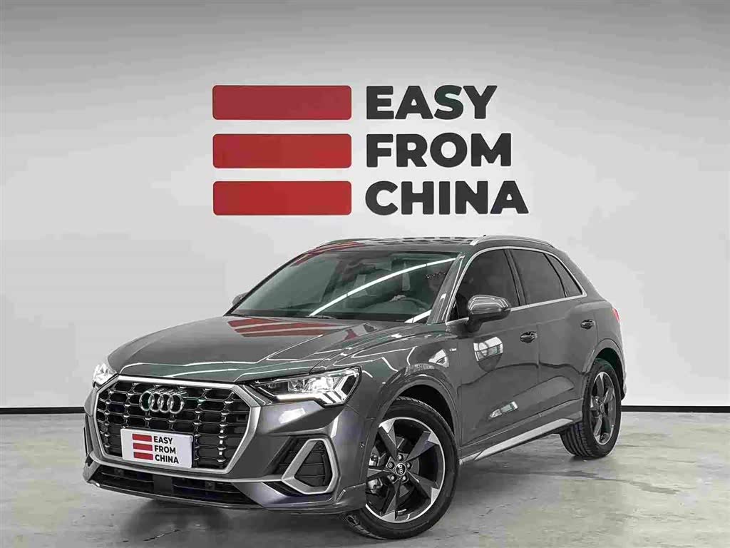 Audi Q3, 2023 г., серебристый / серый, 7 100 км Audi 奥迪Q3, 2023 г., серебристый / серый, 7 100 км