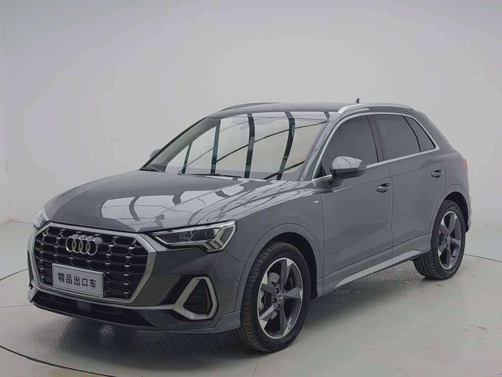 Audi Q3, 2022 г., серебристый / серый, 37 000 км Audi 奥迪Q3, 2022 г., серебристый / серый, 37 000 км