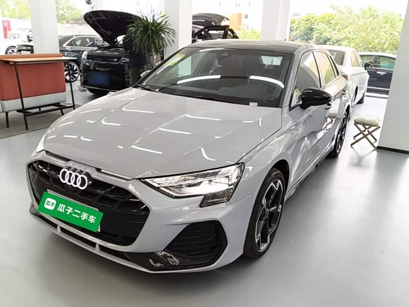 Audi A3, 2026 г., серебристый / серый, 100 км Audi A3, 2026 г., серебристый / серый, 100 км