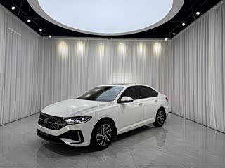 Volkswagen Lavida, 2023 г., белый, 45 000 км Volkswagen Lavida 2023 обновлённая версия 1.5L автомат исполнение «Звёздное небо» пять миллионов версия