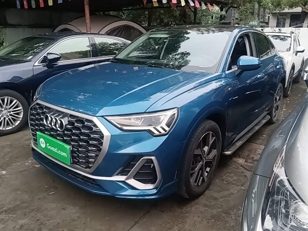 Audi Q3 Sportback, 2021 г., синий, 45 200 км Audi 奥迪Q3 Sportback, 2021 г., синий, 45 200 км