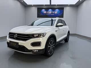Volkswagen T-Roc, 2023 г., белый, 31 800 км Volkswagen T-Roc 2022 280TSI DSG одна ведущая ось Комфорт PLUS