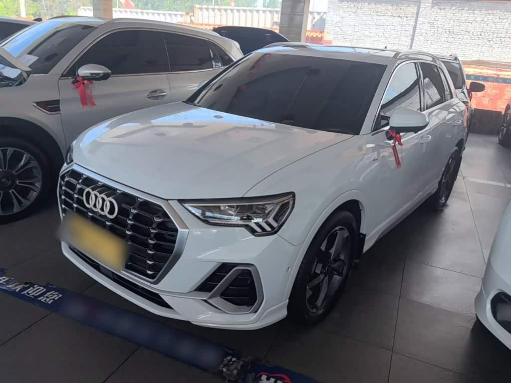 Audi Q3, 2023 г., белый, 48 500 км Audi 奥迪Q3, 2023 г., белый, 48 500 км