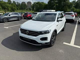 Volkswagen T-Roc, 2022 г., белый, 44 000 км Volkswagen T-Roc 2022 280TSI DSG одна ведущая ось Комфорт PLUS
