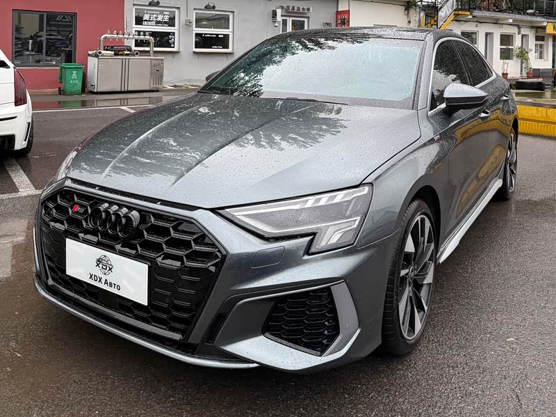 Audi A3, 2022 г., серебристый / серый, 47 000 км Audi A3, 2022 г., серебристый / серый, 47 000 км