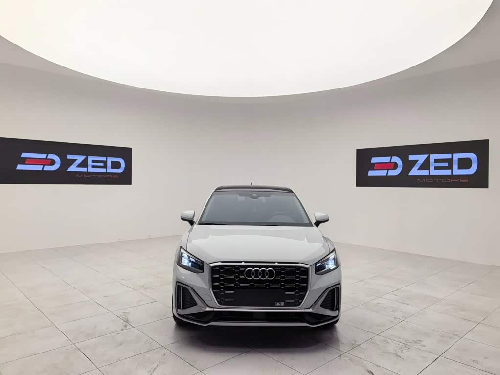 Audi Q2L, 2022 г., белый, 28 000 км Audi 奥迪Q2L, 2022 г., белый, 28 000 км