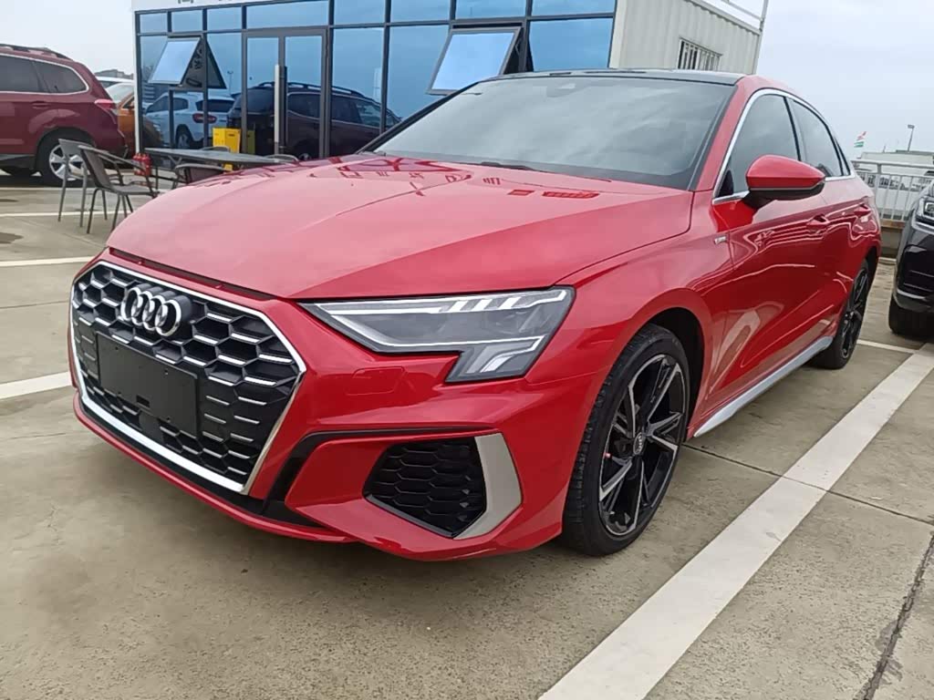 Audi A3, 2022 г., красный / фиолетовый, 49 700 км Audi A3, 2022 г., красный / фиолетовый, 49 700 км