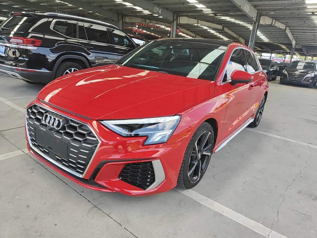 Audi A3, 2022 г., красный / фиолетовый, 31 700 км Audi A3, 2022 г., красный / фиолетовый, 31 700 км