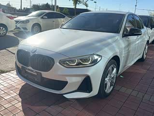 BMW 1 серия, 2021 г., белый, 49 000 км BMW 1 серия 2021 обновлённая версия 120i пакет M Sport, исполнение «Ночь»