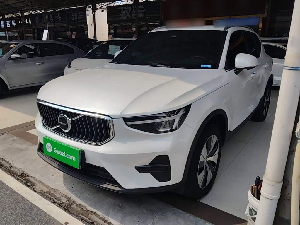 Volvo 沃尔沃XC40, 2023 г., белый, 44 000 км Volvo 沃尔沃XC40, 2023 г., белый, 44 000 км