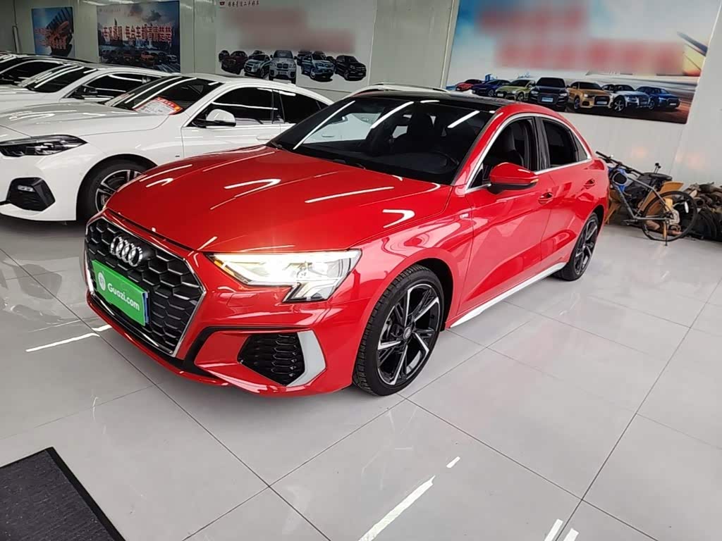 Audi A3, 2021 г., красный / фиолетовый, 50 200 км Audi A3, 2021 г., красный / фиолетовый, 50 200 км