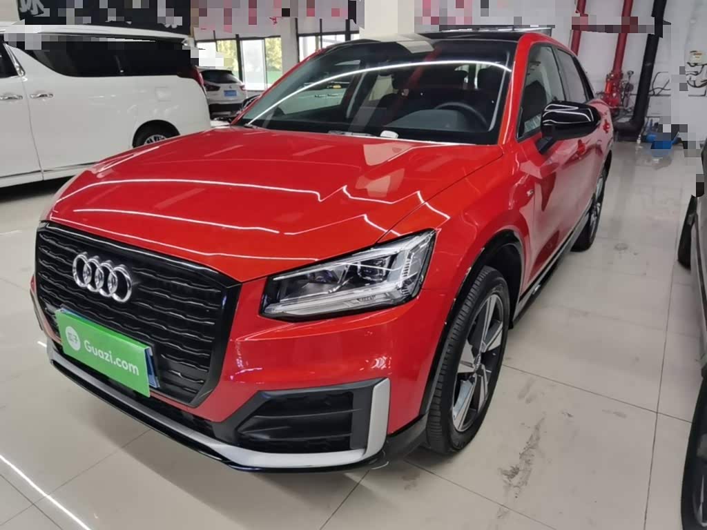 Audi Q2L, 2021 г., красный / фиолетовый, 33 300 км Audi 奥迪Q2L, 2021 г., красный / фиолетовый, 33 300 км