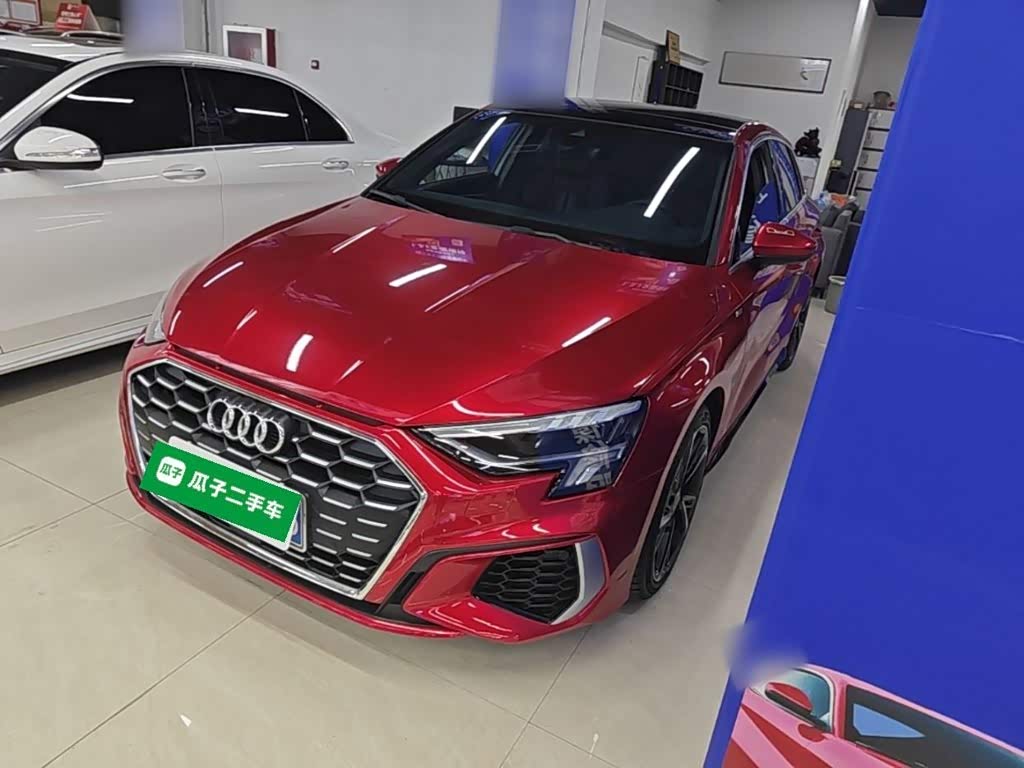 Audi A3, 2024 г., красный / фиолетовый, 33 600 км Audi A3, 2024 г., красный / фиолетовый, 33 600 км