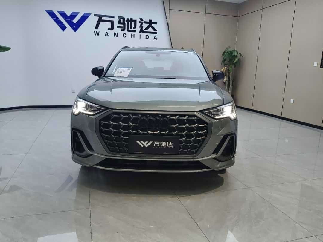 Audi Q3, 2024 г., зелёный, 20 000 км Audi 奥迪Q3, 2024 г., зелёный, 20 000 км