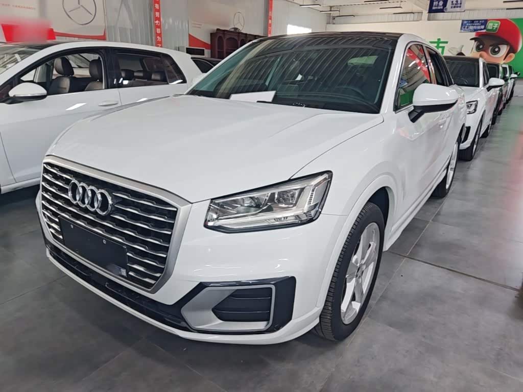 Audi Q2L, 2021 г., белый, 35 600 км Audi 奥迪Q2L, 2021 г., белый, 35 600 км