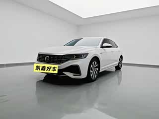 Volkswagen Passat PHEV, 2022 г., белый, 49 400 км Volkswagen Passat подключаемый гибрид 2022 430PHEV гибрид Люкс
