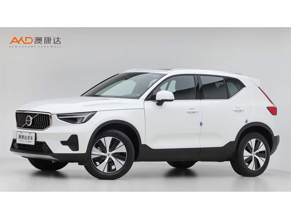 Volvo 沃尔沃XC40, 2024 г., белый, 19 000 км Volvo 沃尔沃XC40, 2024 г., белый, 19 000 км
