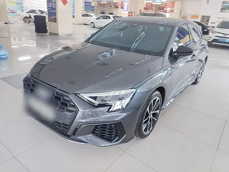 Audi A3, 2023 г., серебристый / серый, 54 700 км Audi A3, 2023 г., серебристый / серый, 54 700 км