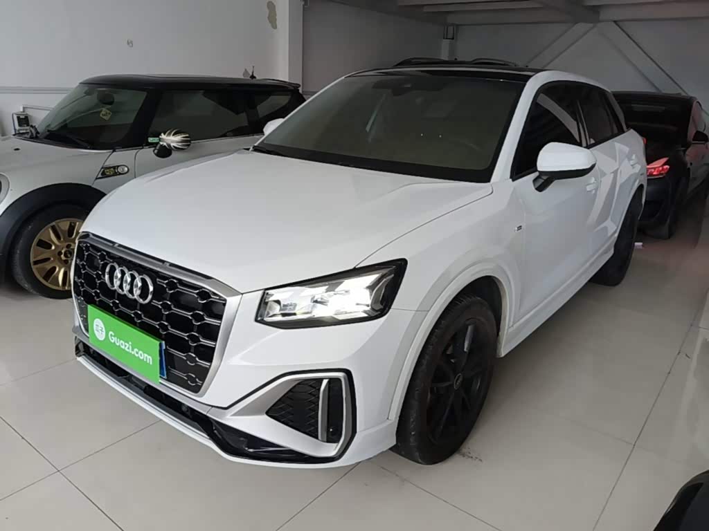 Audi Q2L, 2023 г., белый, 28 500 км Audi 奥迪Q2L, 2023 г., белый, 28 500 км