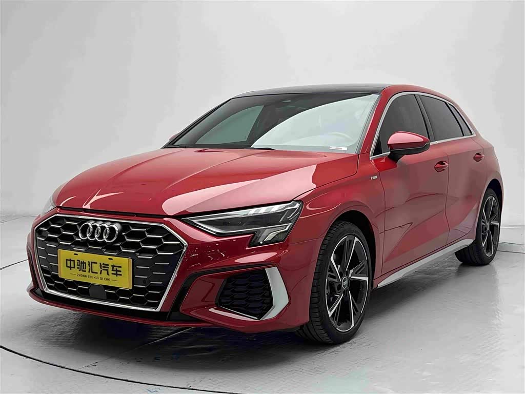 Audi A3, 2024 г., красный / фиолетовый, 25 000 км Audi A3, 2024 г., красный / фиолетовый, 25 000 км