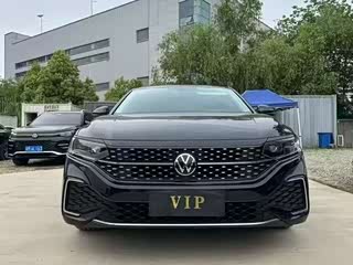Volkswagen Passat, 2024 г., чёрный, 28 000 км Volkswagen Passat 2024 330TSI исполнение «Звёздное небо» комплектация «Элита»