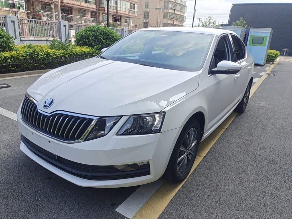Skoda Octavia, 2022 г., белый, 43 200 км Skoda 明锐, 2022 г., белый, 43 200 км