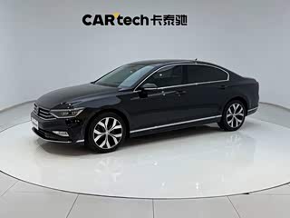 Volkswagen Magotan, 2023 г., чёрный, 43 800 км Volkswagen Magotan 2023 200 × десять тысяч выпущенных автомобилей, юбилейная серия 330TSI DSG комплектация «Лидер»