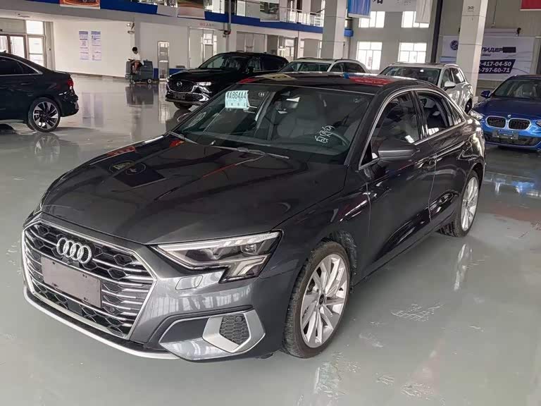 Audi A3, 2023 г., серебристый / серый, 7 800 км Audi A3, 2023 г., серебристый / серый, 7 800 км