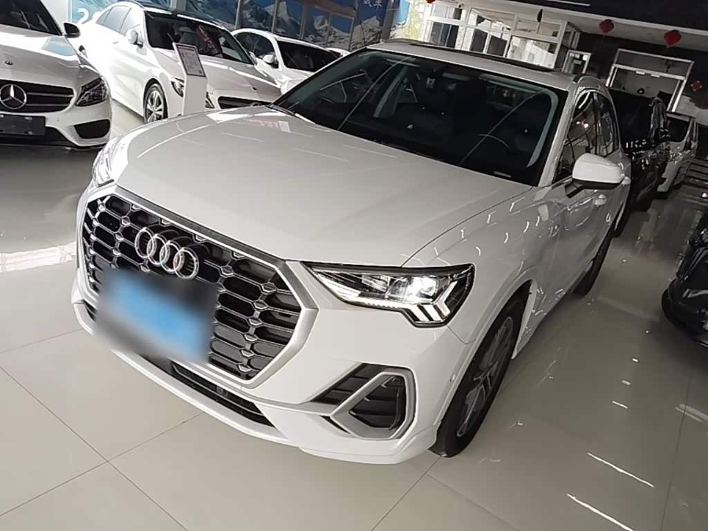 Audi Q3, 2022 г., белый, 49 200 км Audi 奥迪Q3, 2022 г., белый, 49 200 км