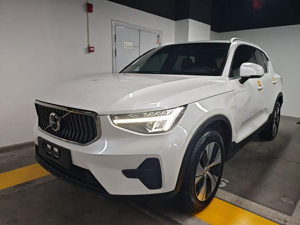 Volvo 沃尔沃XC40, 2024 г., белый, 75 700 км Volvo 沃尔沃XC40, 2024 г., белый, 75 700 км