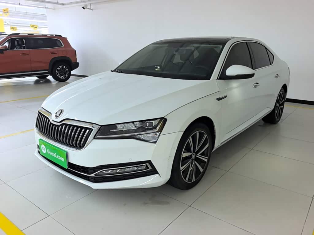 Skoda Superb, 2024 г., белый, 43 700 км Skoda 速派, 2024 г., белый, 43 700 км