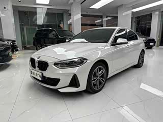 BMW 1 серия, 2022 г., белый, 30 000 км BMW 1 серия 2022 120i M Спорт