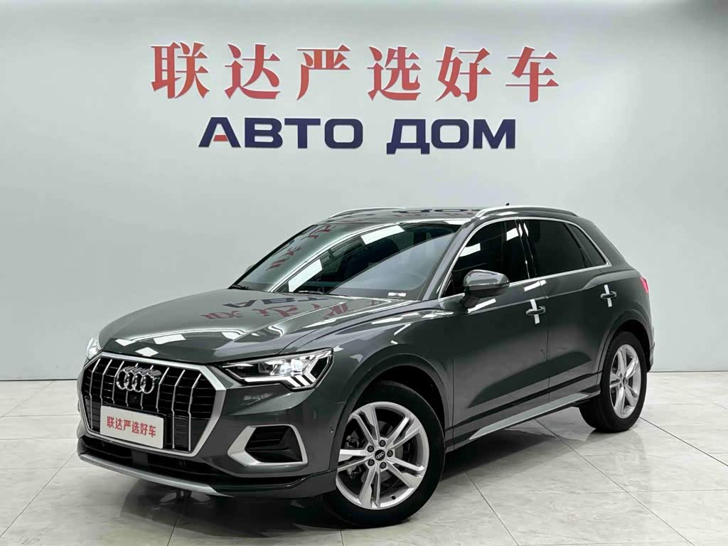 Audi Q3, 2022 г., серебристый / серый, 26 200 км Audi 奥迪Q3, 2022 г., серебристый / серый, 26 200 км