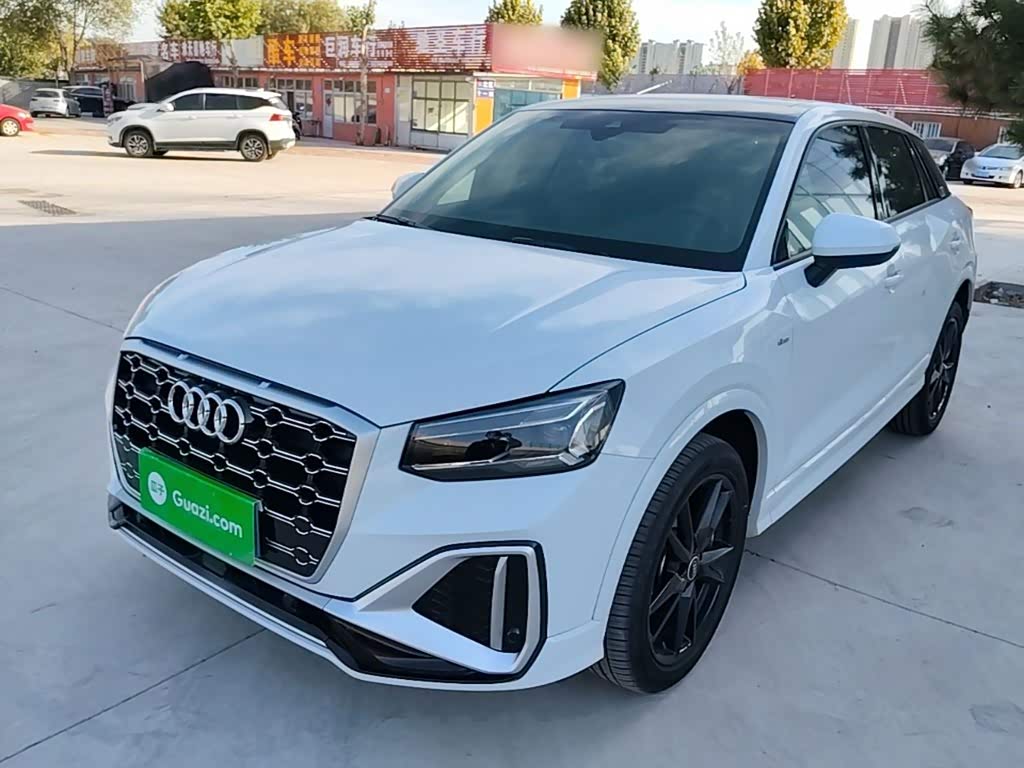 Audi Q2L, 2023 г., белый, 37 500 км Audi 奥迪Q2L, 2023 г., белый, 37 500 км