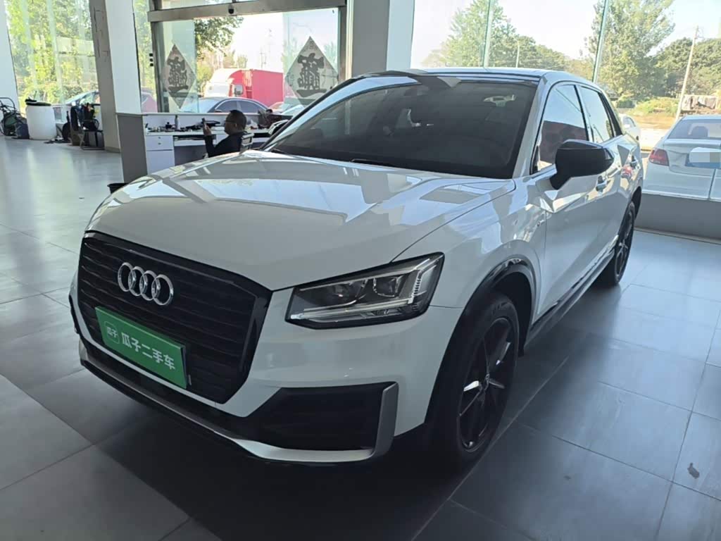 Audi Q2L, 2021 г., белый, 80 000 км Audi 奥迪Q2L, 2021 г., белый, 80 000 км