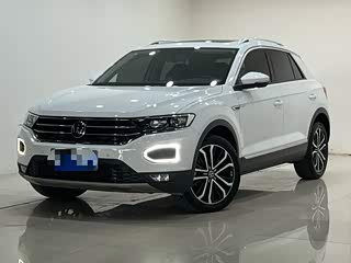 Volkswagen T-Roc, 2023 г., белый, 30 000 км Volkswagen T-Roc 2022 280TSI DSG одна ведущая ось Комфорт PLUS