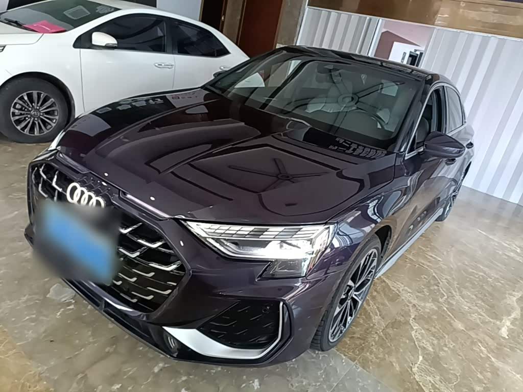 Audi A3, 2025 г., красный / фиолетовый, 21 100 км Audi A3, 2025 г., красный / фиолетовый, 21 100 км