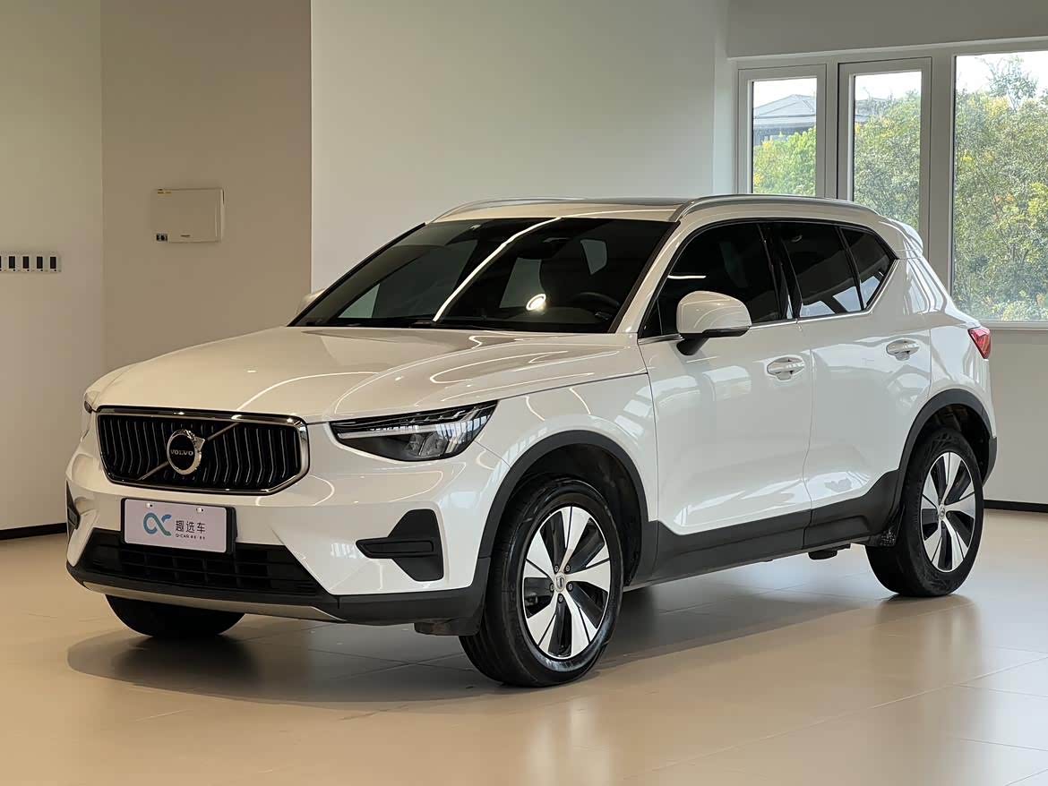 Volvo 沃尔沃XC40, 2024 г., белый, 56 800 км Volvo 沃尔沃XC40, 2024 г., белый, 56 800 км
