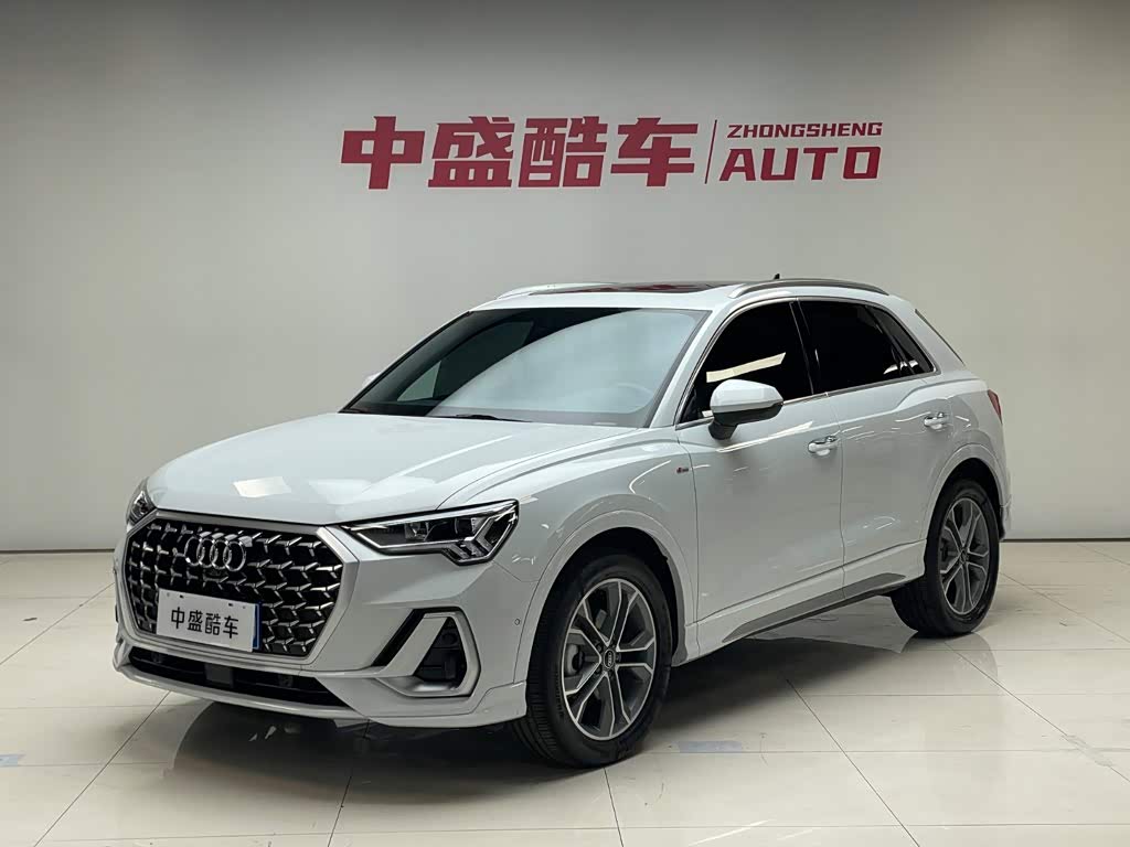 Audi Q3, 2024 г., белый, 21 500 км Audi 奥迪Q3, 2024 г., белый, 21 500 км
