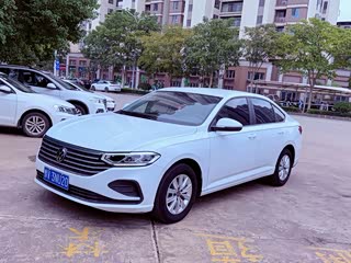 Volkswagen Lavida, 2023 г., белый, 40 000 км Volkswagen Lavida 2023 1.5L автомат Дэи версия