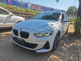 BMW 1 серия, 2022 г., белый, 62 400 км BMW 1 серия 2021 обновлённая версия 120i M Спорт