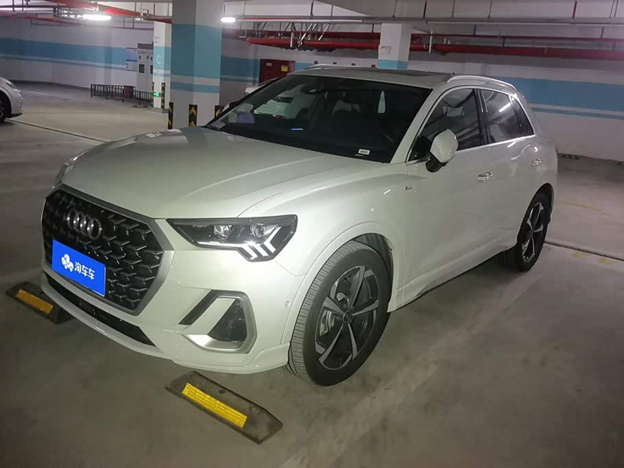 Audi Q3, 2024 г., белый, 19 800 км Audi 奥迪Q3, 2024 г., белый, 19 800 км