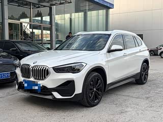 BMW X1, 2021 г., белый, 32 000 км BMW X1 2021 обновлённая версия sDrive20Li комплектация «Стиль»
